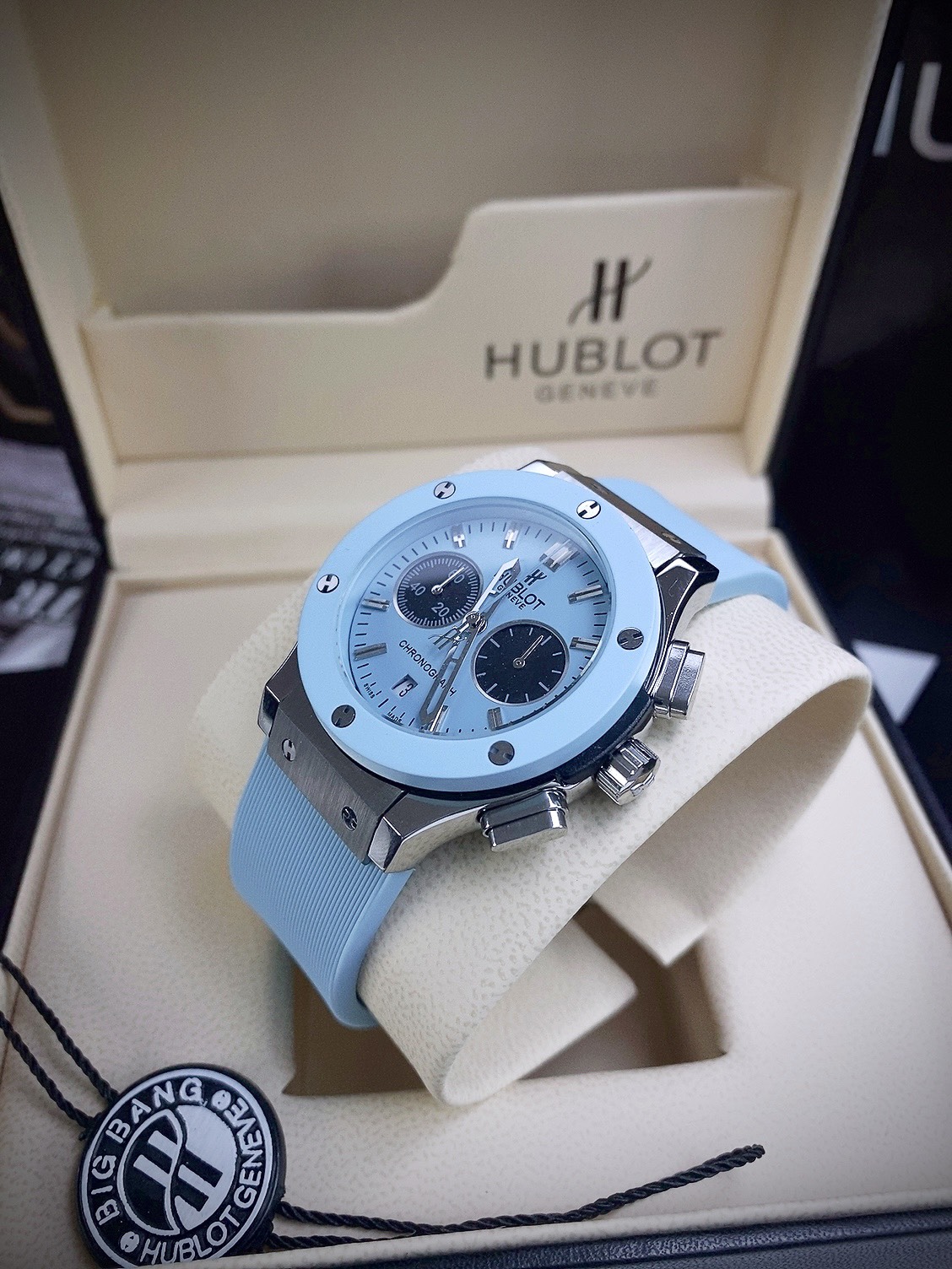 Đồng hồ Hublot giá 2 triệu Fake máy Nhật màu xanh dương Unisex 38mm (2) Đồng hồ Hublot giá 2 triệu Fake máy Nhật màu xanh dương Unisex 38mm (7)