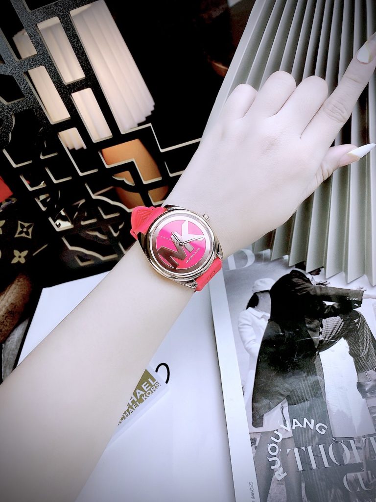 Đồng hồ Michael Kors Like auth giá rẻ dây cao su 42mm (10)
