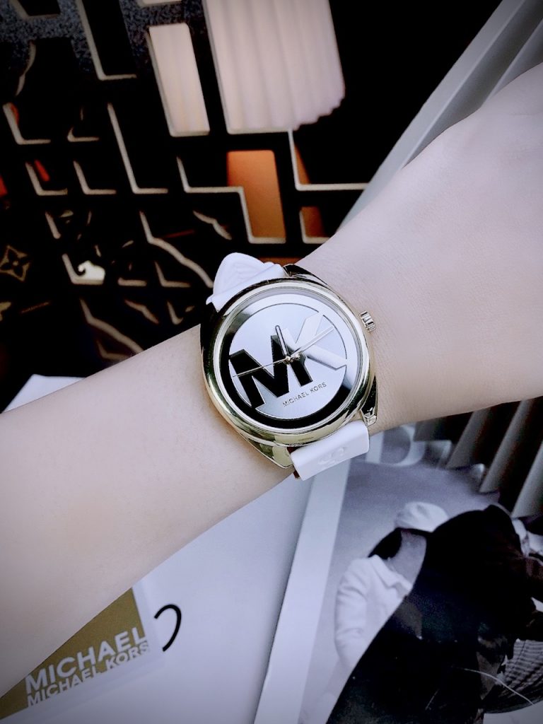 Đồng hồ Michael Kors Like auth giá rẻ dây cao su 42mm (10)
