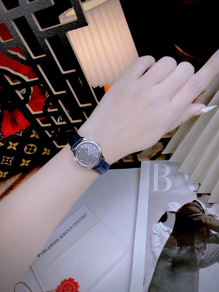 Đồng hồ Omega Fake cao cấp máy Nhật màu xanh dương nữ (2)