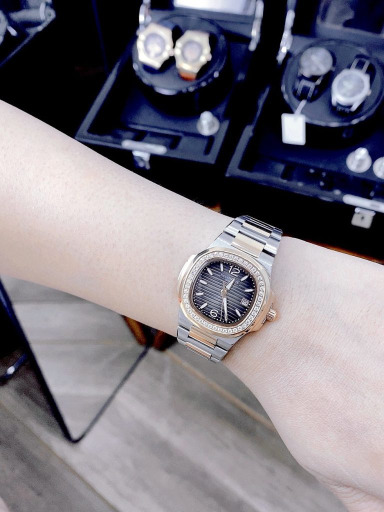 Đồng hồ Patek Philippe giá 2 triệu Nautilus nữ màu demi gold 30mm (2)