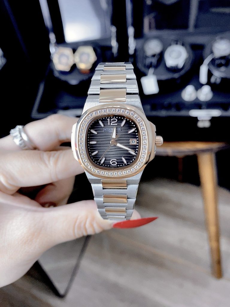Đồng hồ Patek Philippe giá 2 triệu Nautilus nữ màu demi gold 30mm (2)