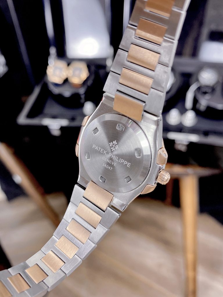 Đồng hồ Patek Philippe giá 2 triệu Nautilus nữ màu demi gold 30mm (2)