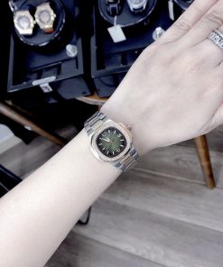 Đồng hồ Patek Philippe giá 2 triệu Nautilus nữ màu demi gold 30mm (2)