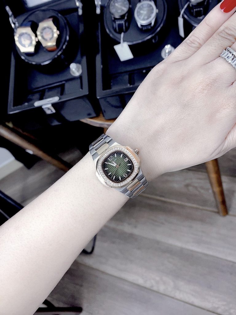 Đồng hồ Patek Philippe giá 2 triệu Nautilus nữ màu demi gold 30mm (2)