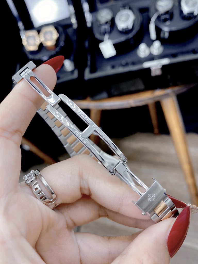 Đồng hồ Patek Philippe giá 2 triệu Nautilus nữ màu demi gold 30mm (2)