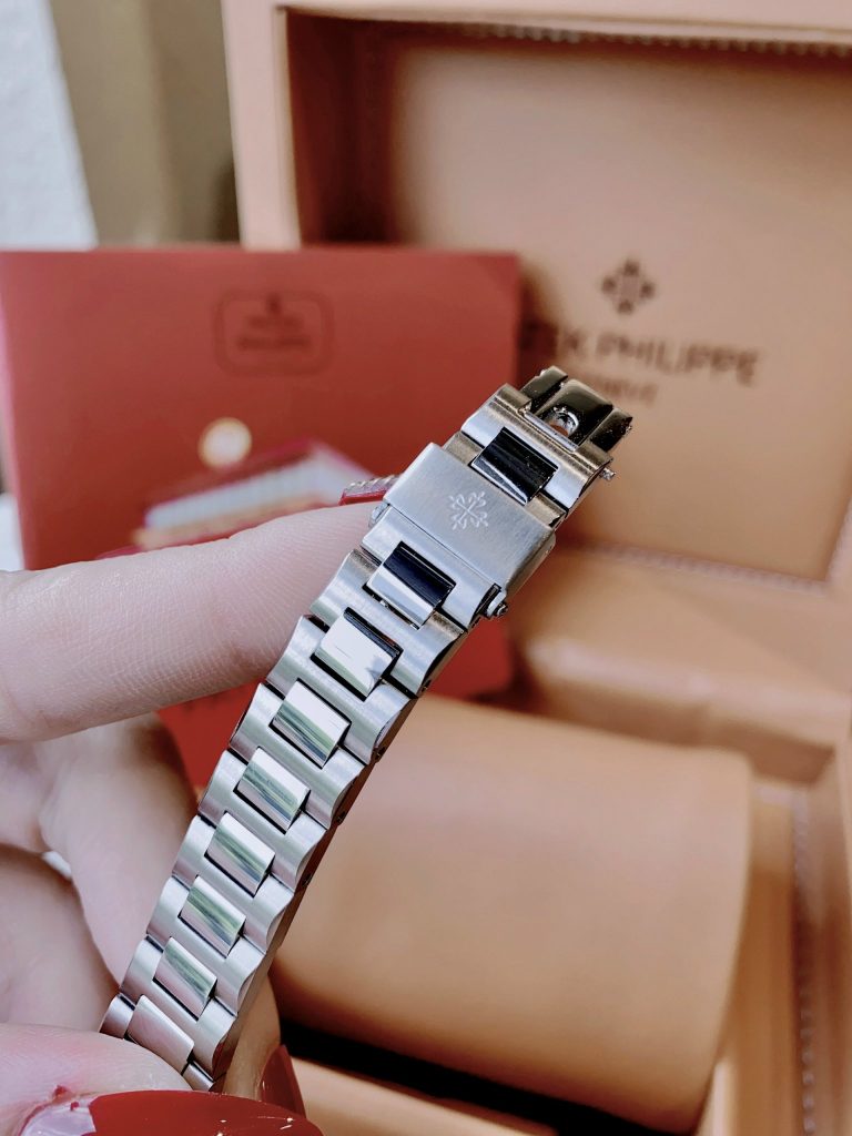 Đồng hồ Patek Philippe giá 2 triệu Nautilus nữ màu thép trắng 30mm (8)