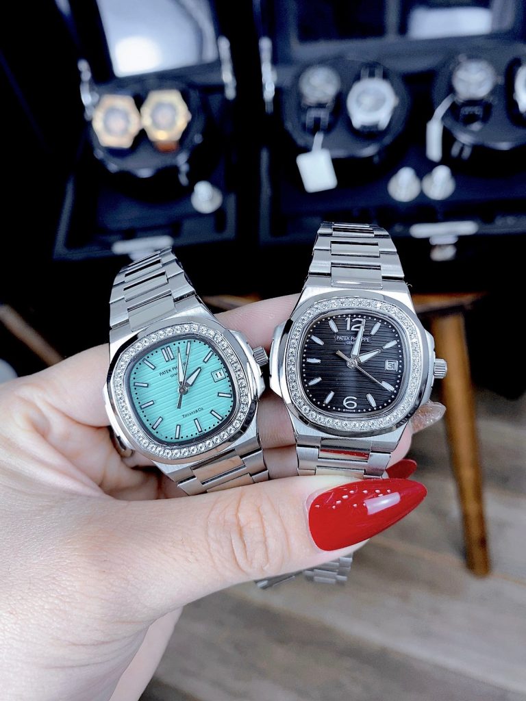 Đồng hồ Patek Philippe giá 2 triệu Nautilus nữ màu thép trắng 30mm (8)