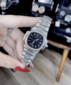 Đồng hồ Patek Philippe giá 2 triệu Nautilus nữ màu thép trắng 30mm (8)