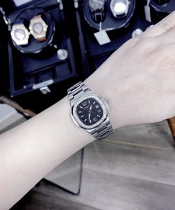Đồng hồ Patek Philippe giá 2 triệu Nautilus nữ màu thép trắng 30mm (8)