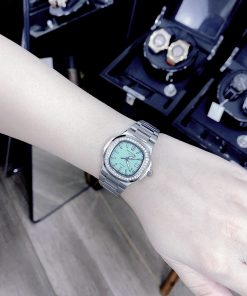 Đồng hồ Patek Philippe giá 2 triệu Nautilus nữ màu thép trắng 30mm (8)
