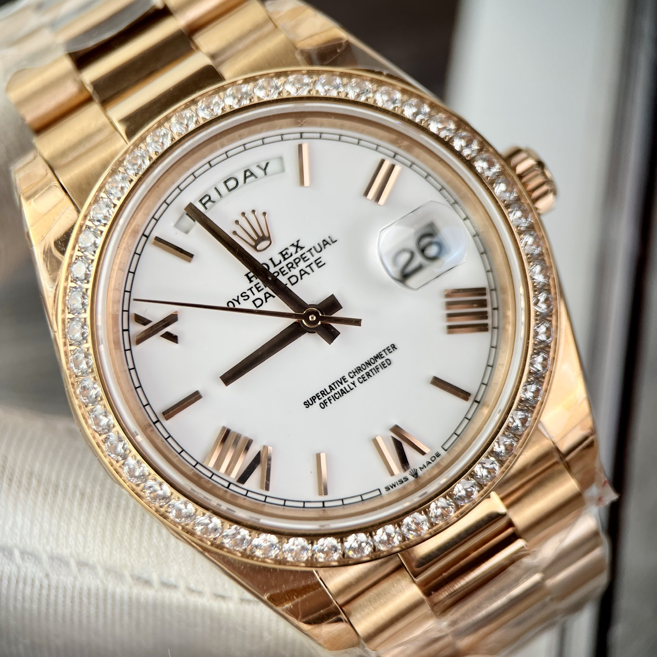 Đồng hồ Rolex Day-Date Replica 11 nam đính đá EW Factory 40mm (4) Đồng hồ Rolex Day-Date Replica 11 nam đính đá EW Factory 40mm (2)