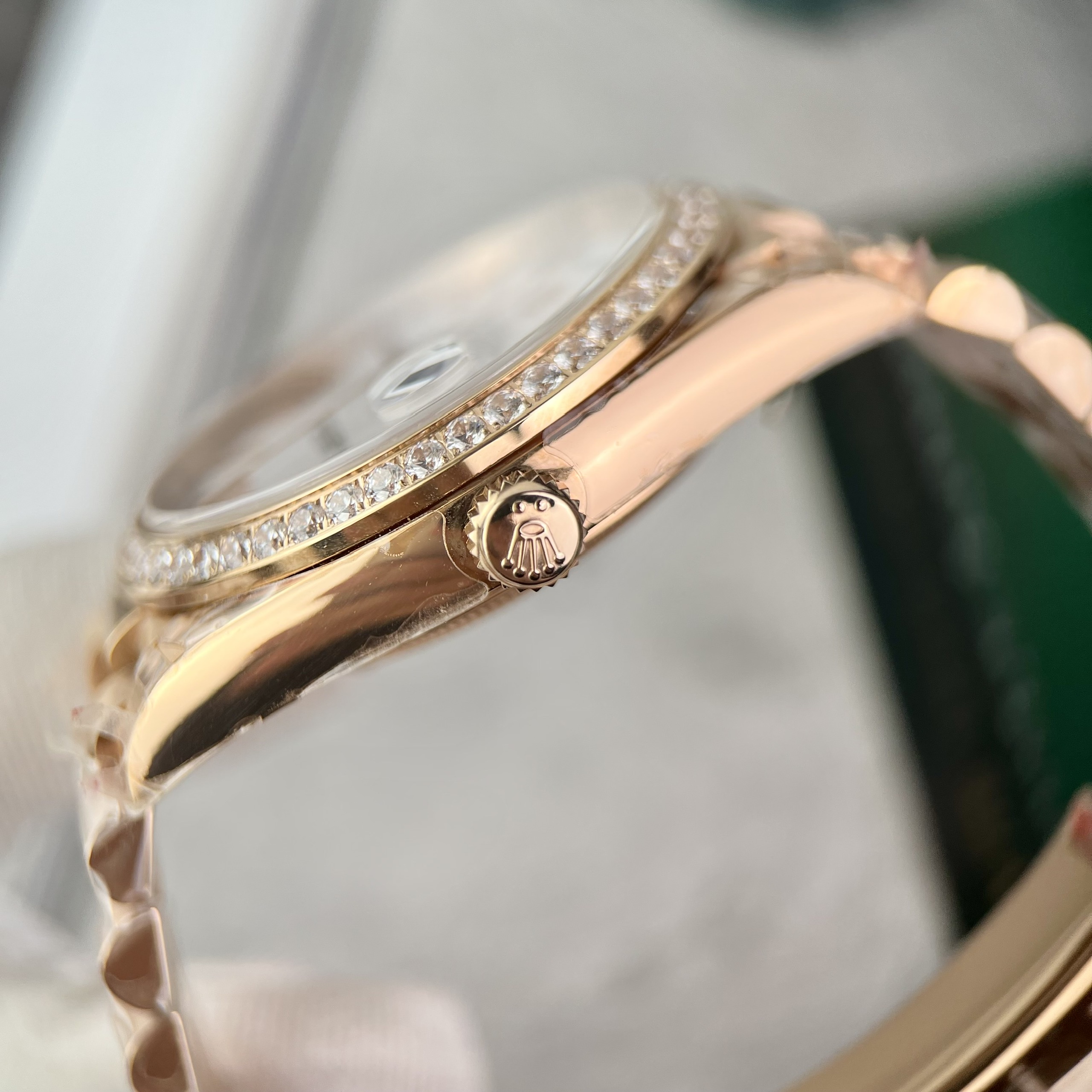 Đồng hồ Rolex Day-Date Replica 11 nam đính đá EW Factory 40mm (6) Đồng hồ Rolex Day-Date Replica 11 nam đính đá EW Factory 40mm (2)