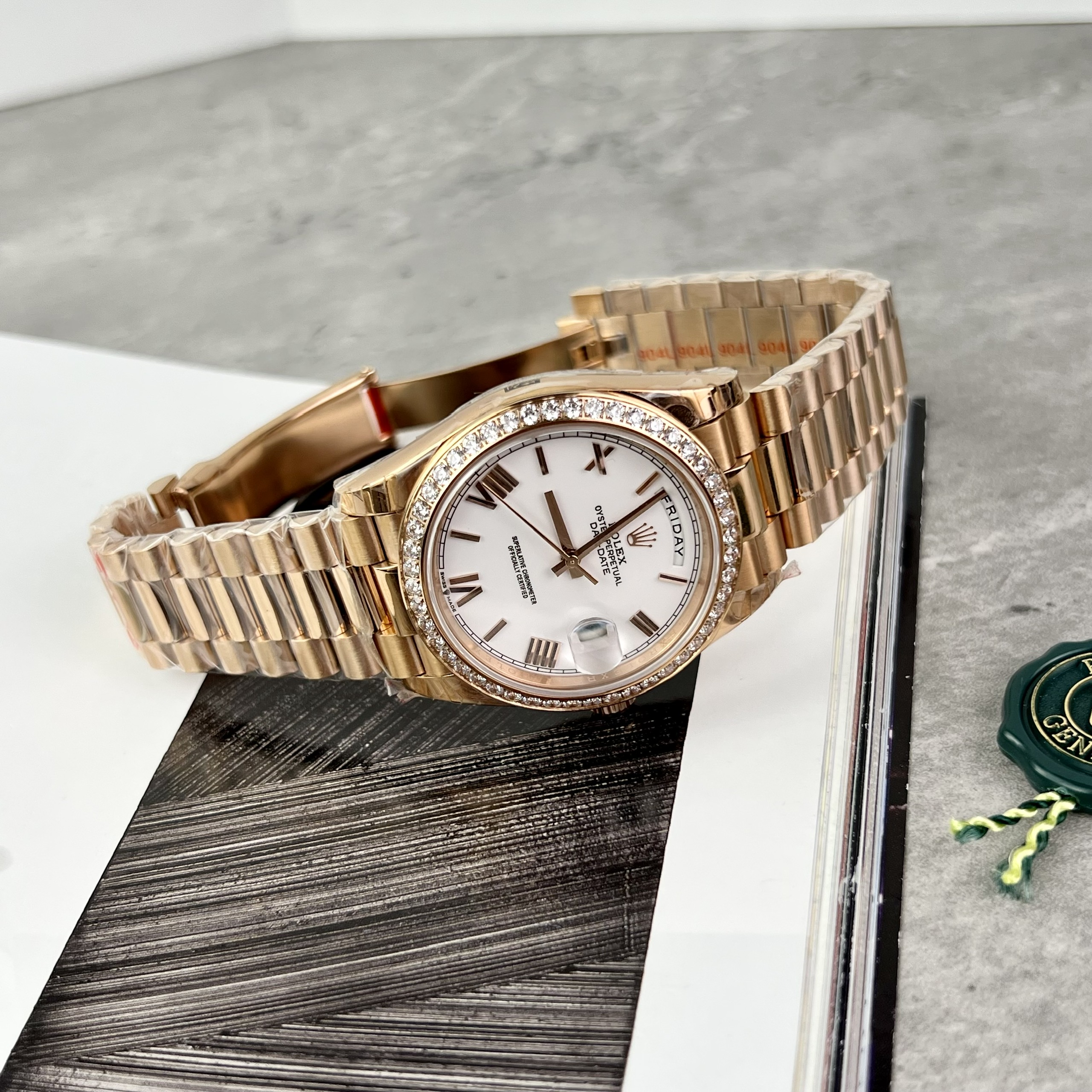 Đồng hồ Rolex Day-Date Replica 11 nam đính đá EW Factory 40mm (7) Đồng hồ Rolex Day-Date Replica 11 nam đính đá EW Factory 40mm (2)