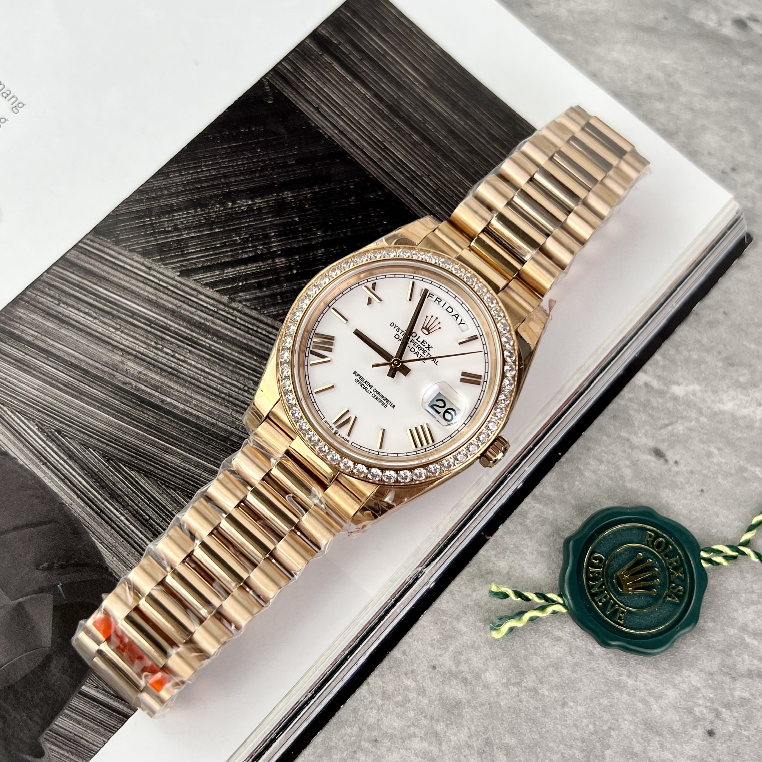 Đồng hồ Rolex Day-Date Replica 11 nam đính đá EW Factory 40mm (8) Đồng hồ Rolex Day-Date Replica 11 nam đính đá EW Factory 40mm (2)