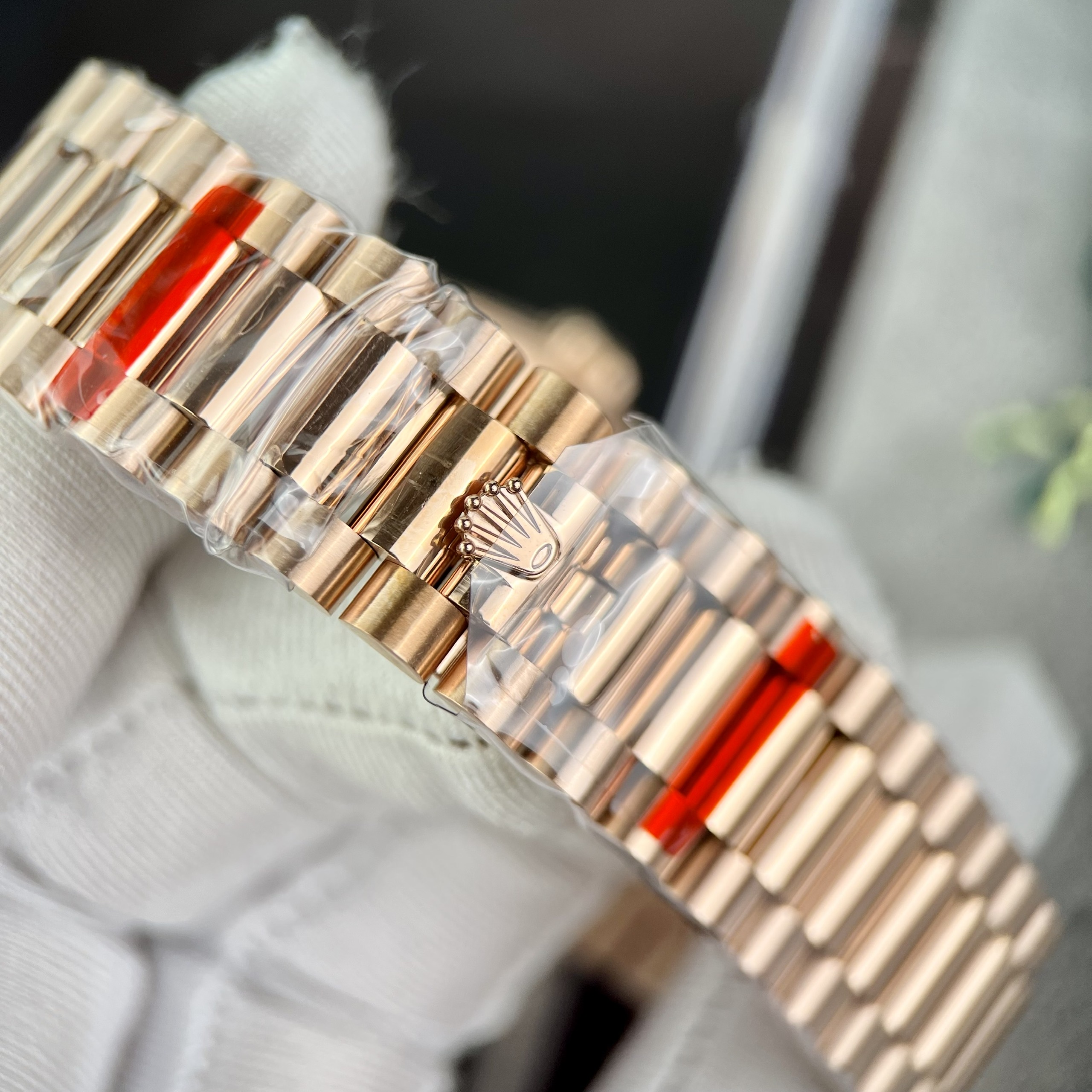 Đồng hồ Rolex Day-Date Rose Gold nam đính đá Replica 11 thụy sỹ 40mm (8) Đồng hồ Rolex Day-Date Rose Gold nam đính đá Replica 11 thụy sỹ 40mm (2)