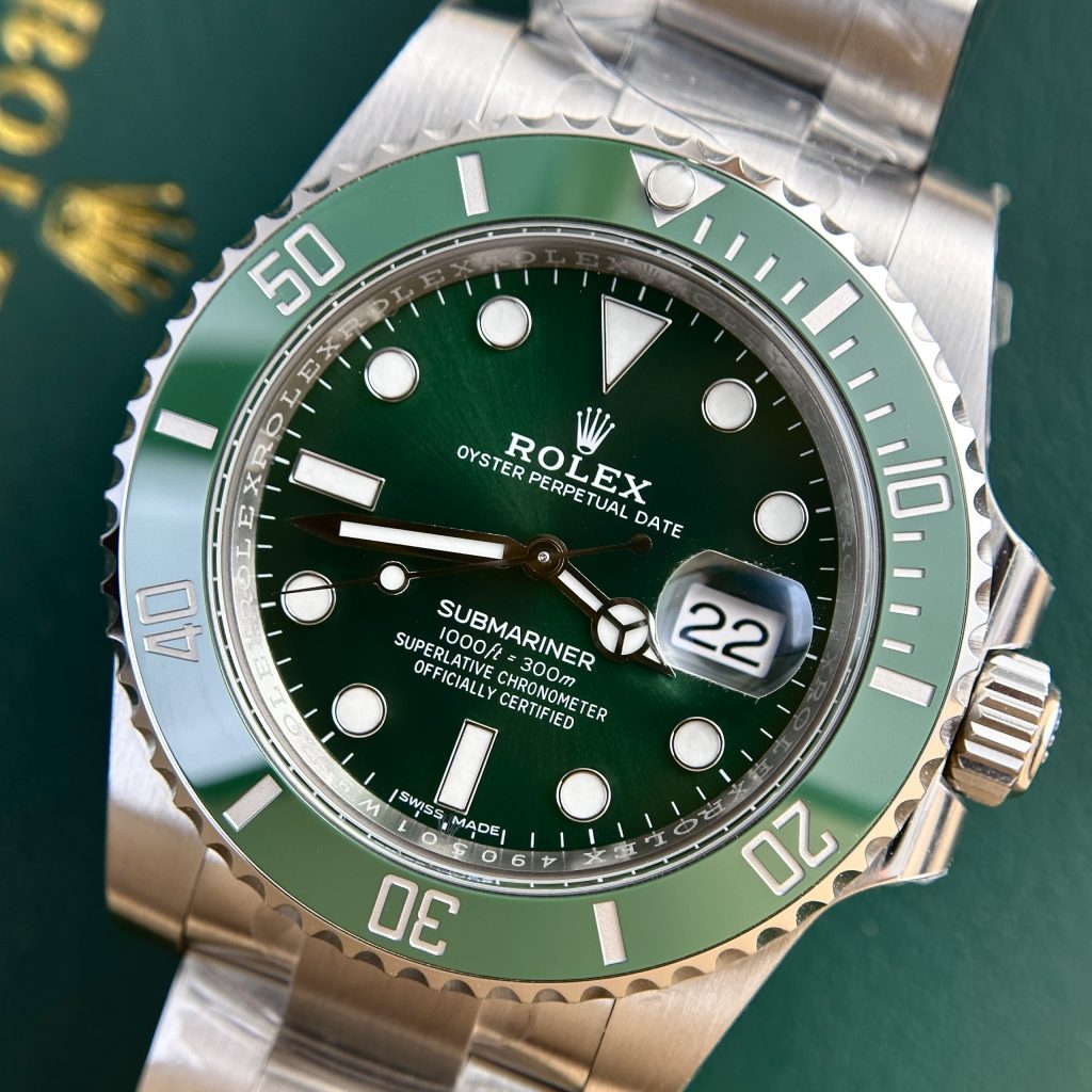 Đồng hồ Rolex Submariner Hulk màu xanh Rep 11 Thụy Sỹ Clean Factory 40mm (2)