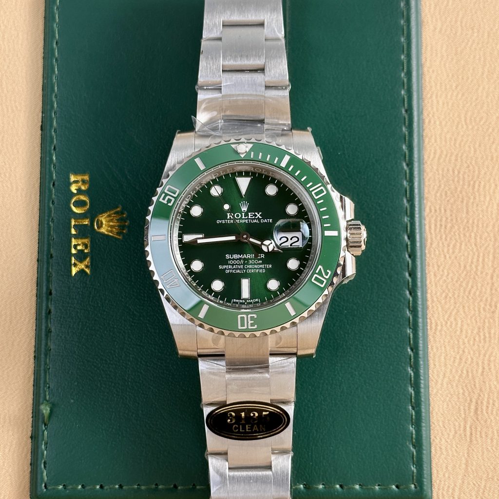 Đồng hồ Rolex Submariner Hulk màu xanh Rep 11 Thụy Sỹ Clean Factory 40mm (2)