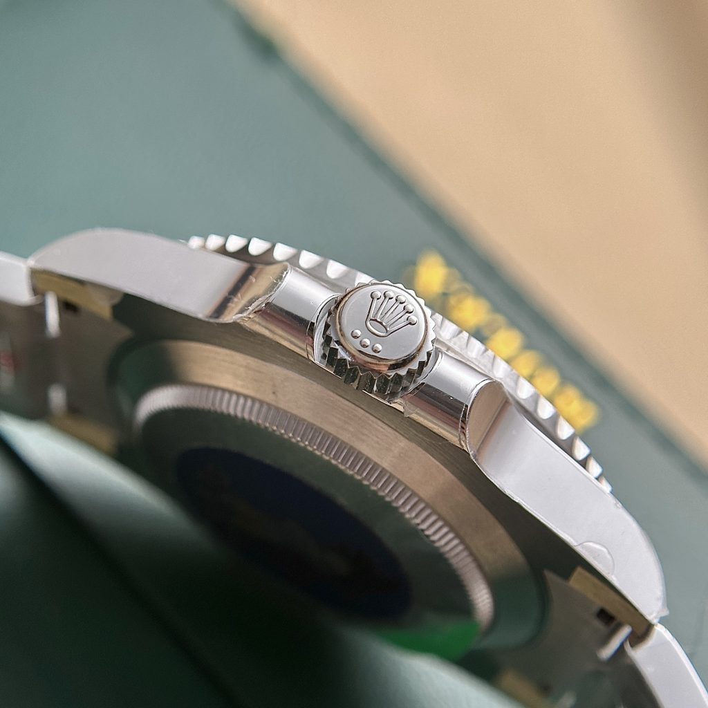 Đồng hồ Rolex Submariner Hulk màu xanh Rep 11 Thụy Sỹ Clean Factory 40mm (2)