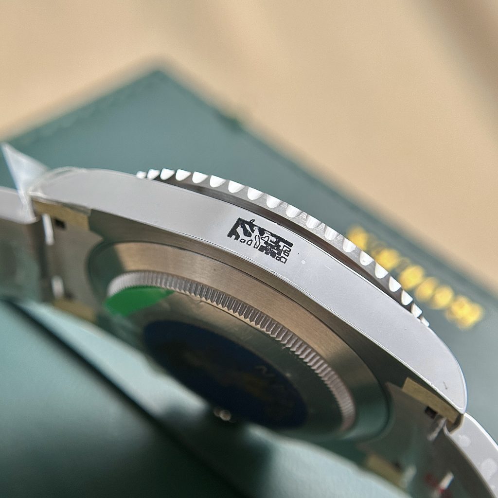 Đồng hồ Rolex Submariner Hulk màu xanh Rep 11 Thụy Sỹ Clean Factory 40mm (2)