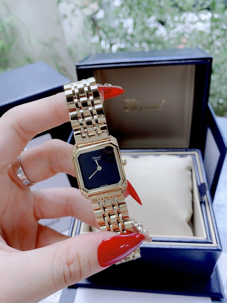 Đồng hồ nữ Chopard giá rẻ dây kim loại mạ vàng mặt vuông 30mm (1)