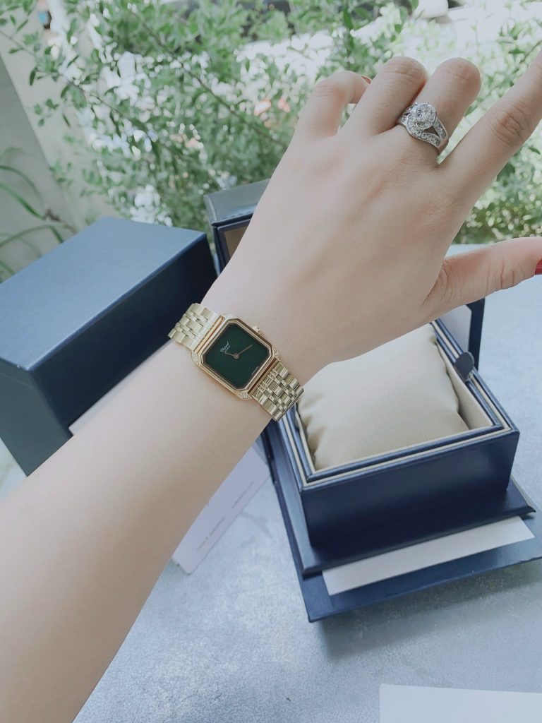 Đồng hồ nữ Chopard giá rẻ dây kim loại mạ vàng mặt vuông 30mm (1)