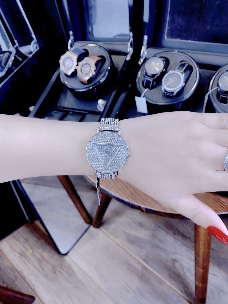 Đồng hồ nữ Guess Triangle GW0512L1 đính đá dây kim loại Like auth 36mm
