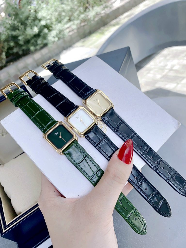 Đồng hồ nữ dây da Chopard siêu cấp mặt vuông mạ vàng 30mm (1)