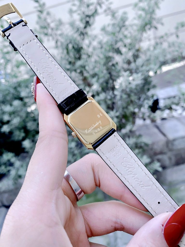 Đồng hồ nữ dây da Chopard siêu cấp mặt vuông mạ vàng 30mm (1)