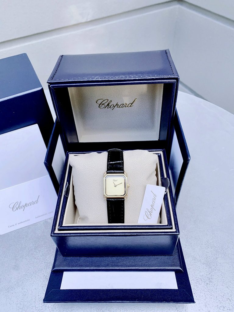 Đồng hồ nữ dây da Chopard siêu cấp mặt vuông mạ vàng 30mm (1)