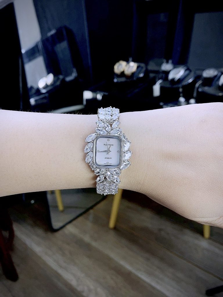 Đồng hồ nữ Royal Crown đính đá mặt xà cừ Like Auth 30mm