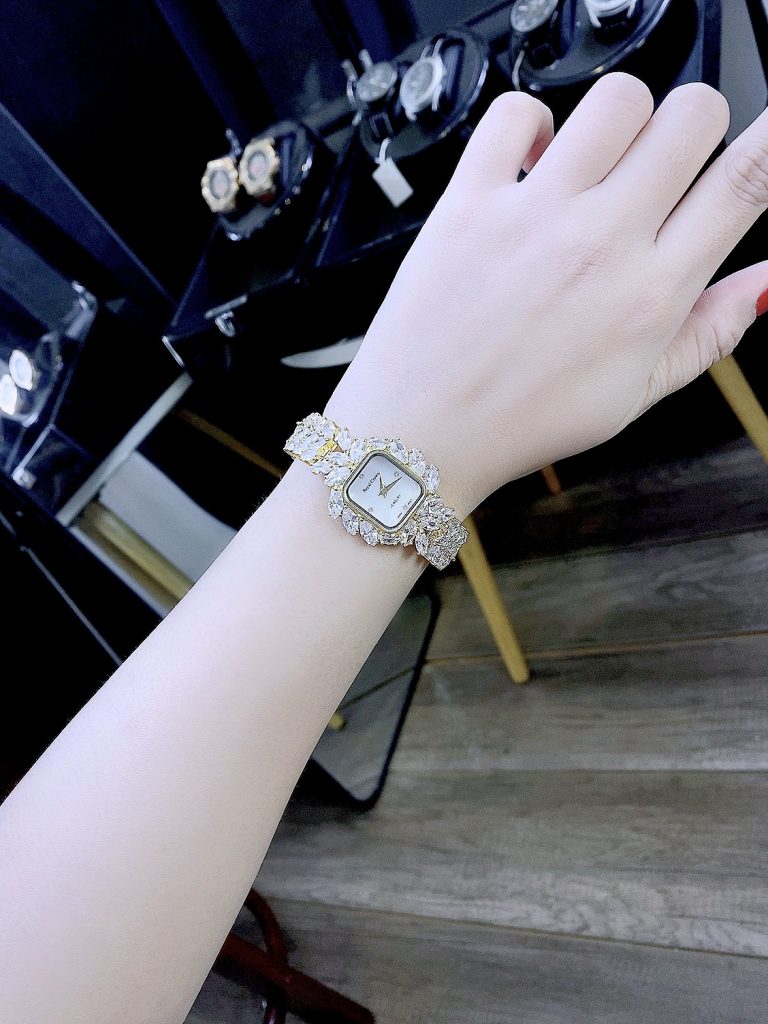 Đồng hồ nữ Royal Crown đính đá mặt xà cừ Like Auth 30mm