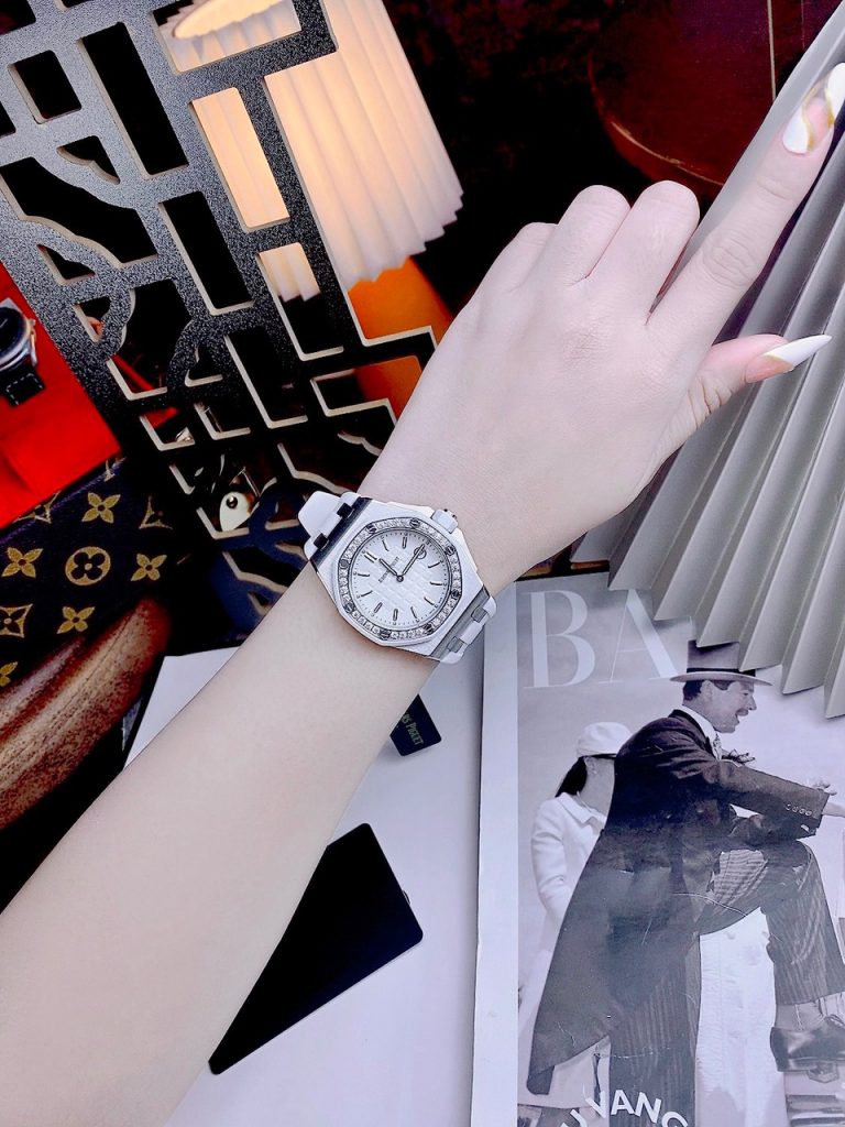Đồng hồ Audemars Piguet Royal Oak Offshore màu trắng Fake Cao Cấp 37mm (2)