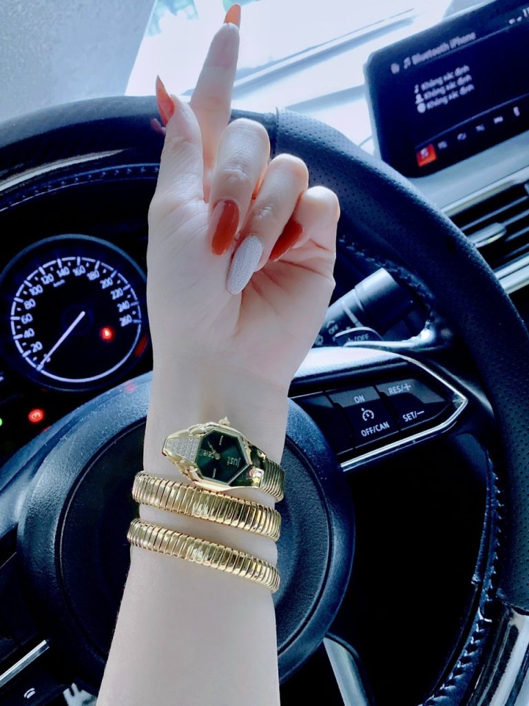 Đồng hồ Just Cavalli màu vàng gold nữ hình rắn cuốn Like Auth 33mm (2)