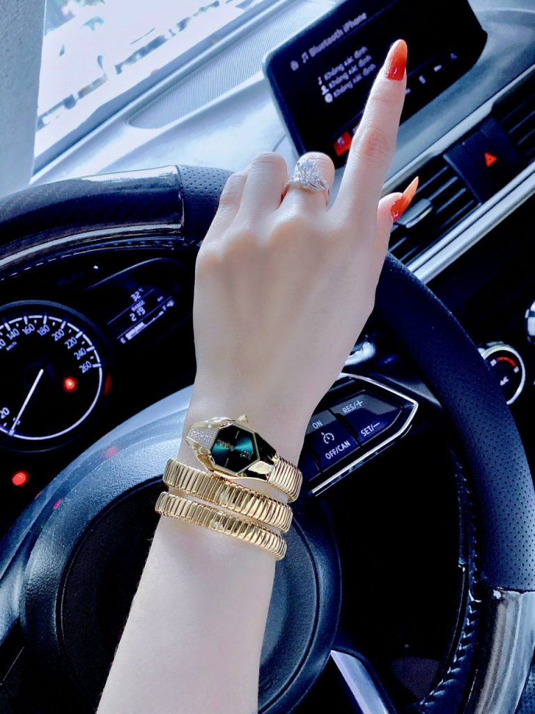 Đồng hồ Just Cavalli màu vàng gold nữ hình rắn cuốn Like Auth 33mm (2)