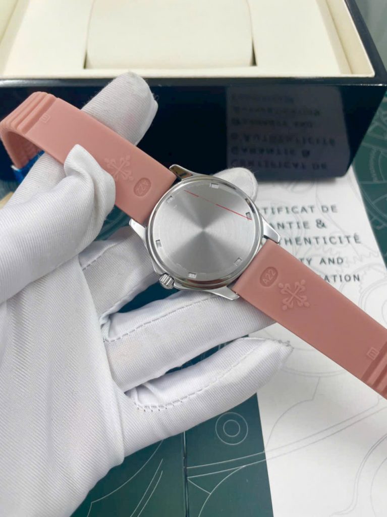 Đồng hồ Patek Philippe Aquanaut nữ đính đá dây cao su