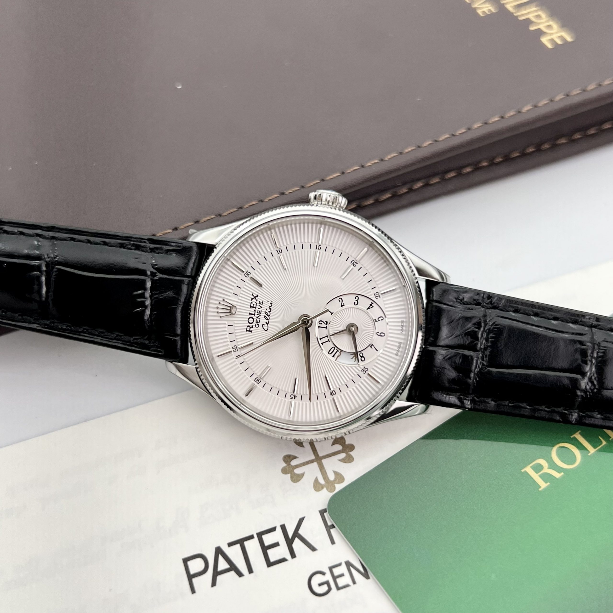 Đồng hồ Rolex Replica 11 Cellini Dual Time nam mặt trắng 39mm (3) Đồng hồ Rolex Replica 11 Cellini Dual Time nam mặt trắng 39mm (2)