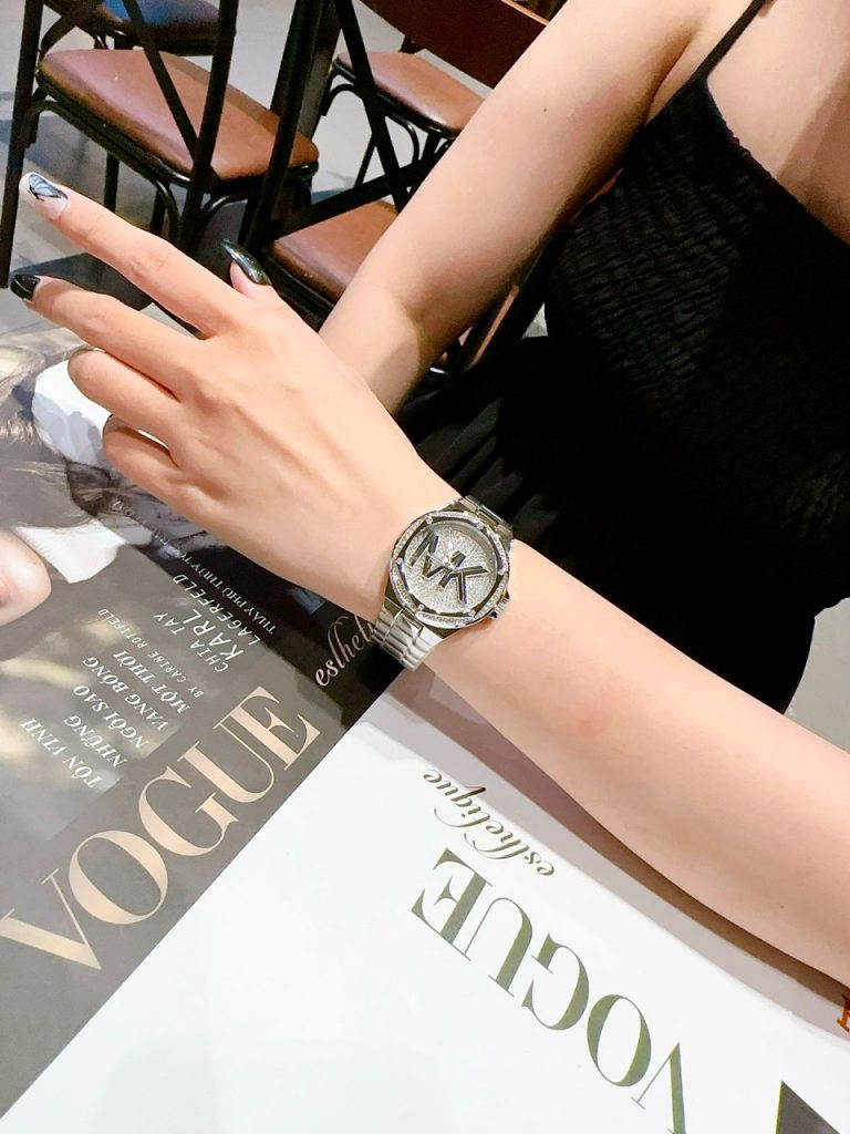 Đồng hồ nữ Michael Kors Silver Like Auth đính đá 36mm (2)