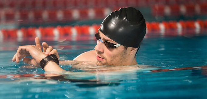 Giải đáp chính xác có nên đeo đồng hồ khi chơi thể thao (3)