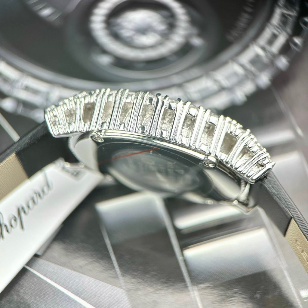 Đồng hồ Chopard L'heure Du Diamant đính đá mặt khảm xà cư Fake cao cấp 28x32mm (2)