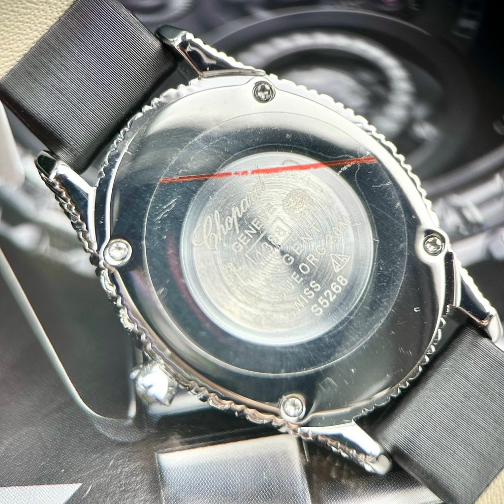 Đồng hồ Chopard L'heure Du Diamant đính đá mặt khảm xà cư Fake cao cấp 28x32mm (2)