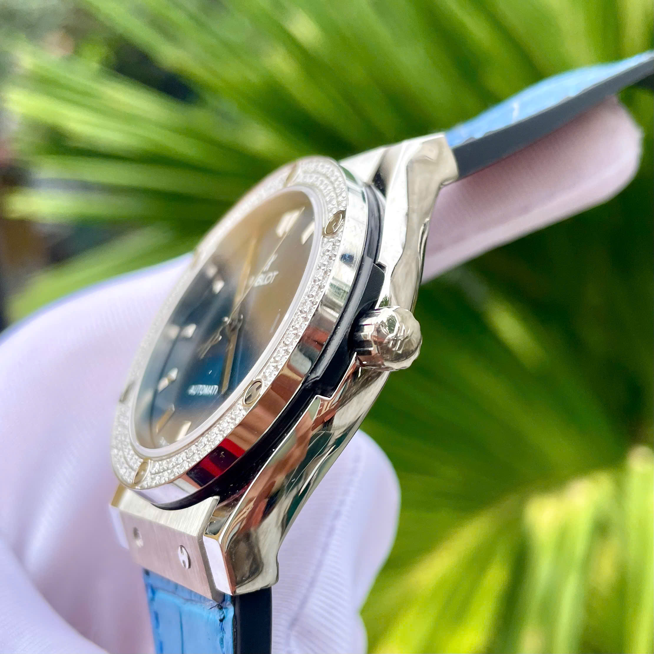 Đồng hồ Hublot nam đính đá máy cơ Automatic Hublot Classic Fusion màu xanh 42mm- DWatch (11) Đồng hồ Hublot nam đính đá máy cơ Automatic Hublot Classic Fusion màu xanh 42mm- DWatch