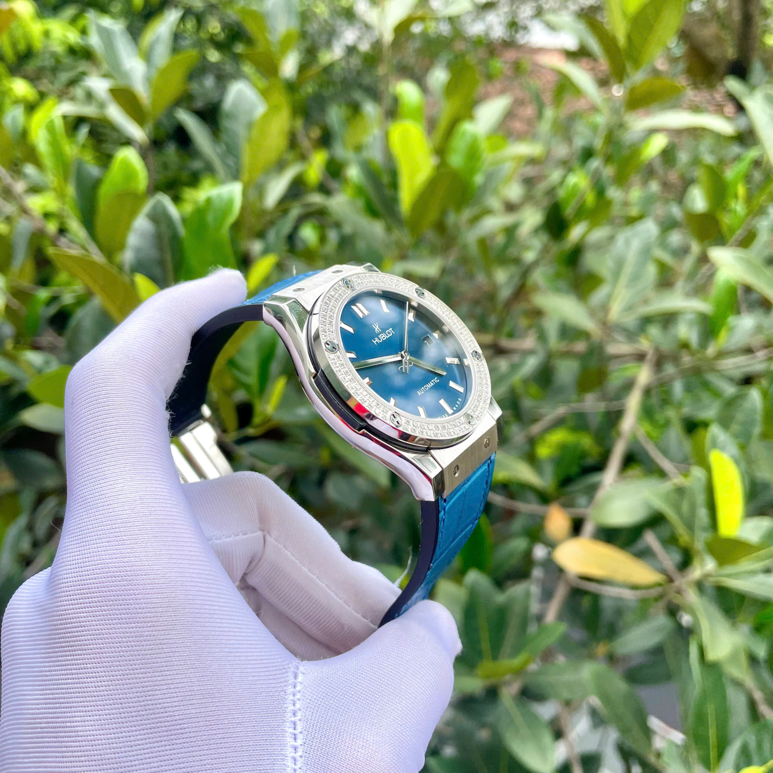 Đồng hồ Hublot nam đính đá máy cơ Automatic Hublot Classic Fusion màu xanh 42mm- DWatch (12) Đồng hồ Hublot nam đính đá máy cơ Automatic Hublot Classic Fusion màu xanh 42mm- DWatch