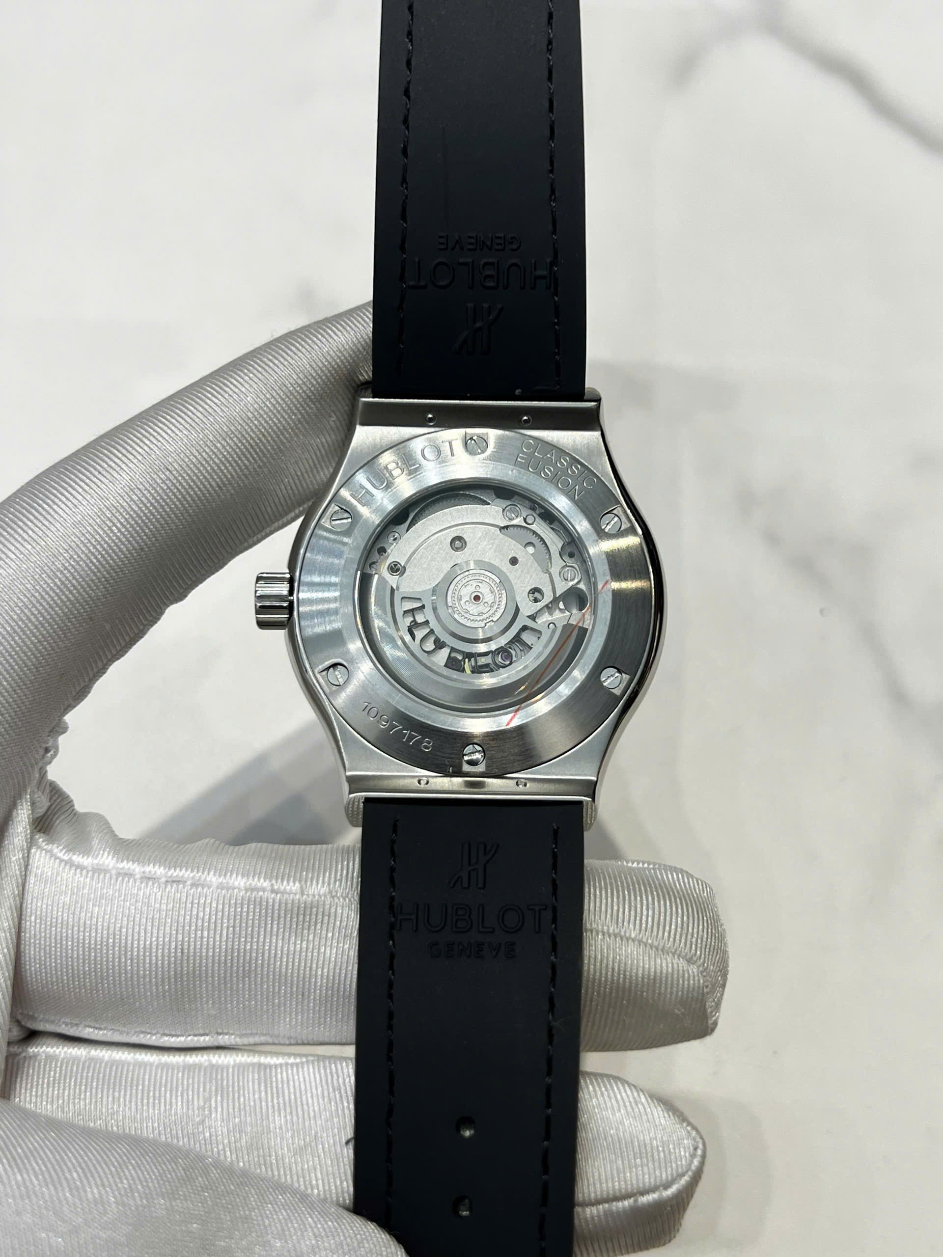 Đồng hồ Hublot nam siêu cấp máy cơ Nhật Bản ZF Hublot Classic Fusion màu đen - DWatch H01 (12) Đồng hồ Hublot nam siêu cấp máy cơ Nhật Bản ZF Hublot Classic Fusion màu đen - DWatch H01