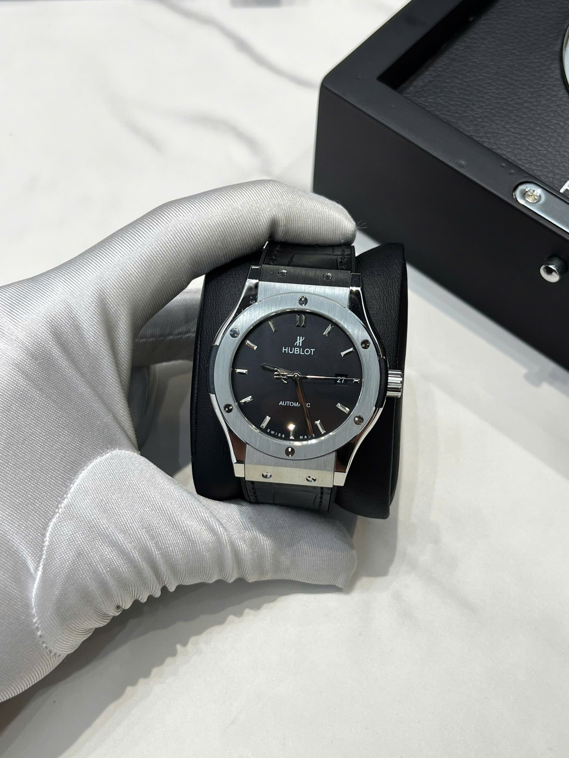 Đồng hồ Hublot nam siêu cấp máy cơ Nhật Bản ZF Hublot Classic Fusion màu đen - DWatch H01 (9) Đồng hồ Hublot nam siêu cấp máy cơ Nhật Bản ZF Hublot Classic Fusion màu đen - DWatch H01