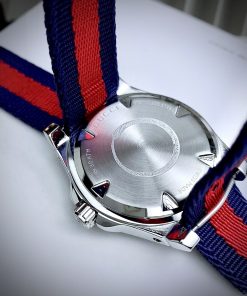 Đồng hồ like auth Gucci Drive YA136352 nam dây nato 40mm