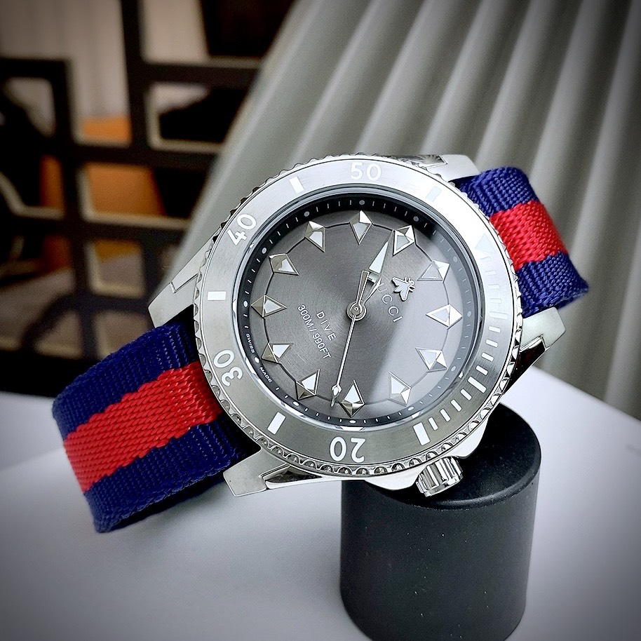 Đồng hồ like auth Gucci Drive YA136352 nam dây nato 40mm