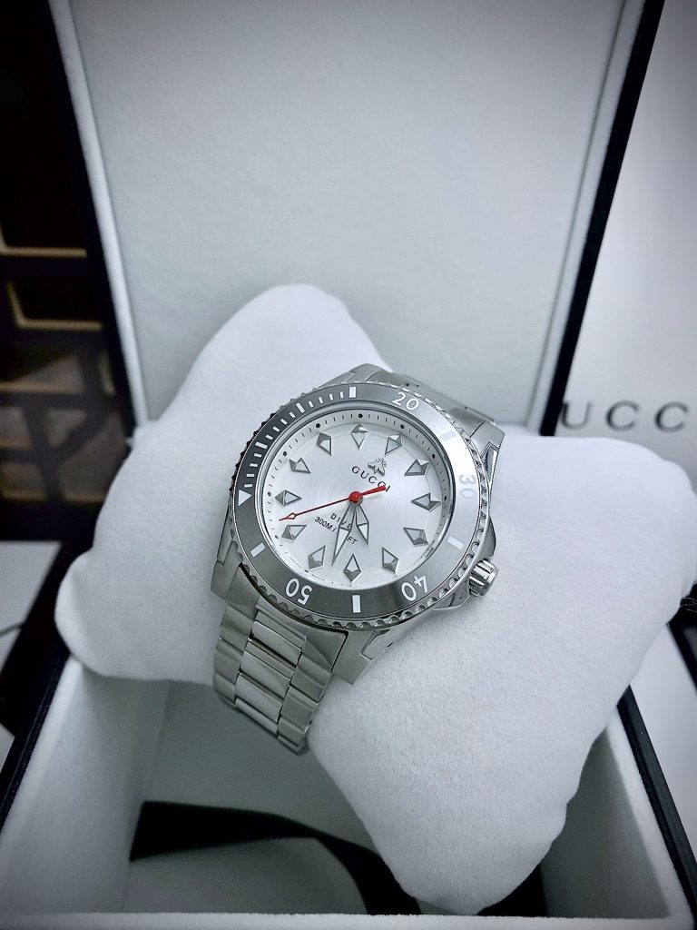 Đồng hồ nam like auth Gucci YA 136353 dây kim loại 40mm