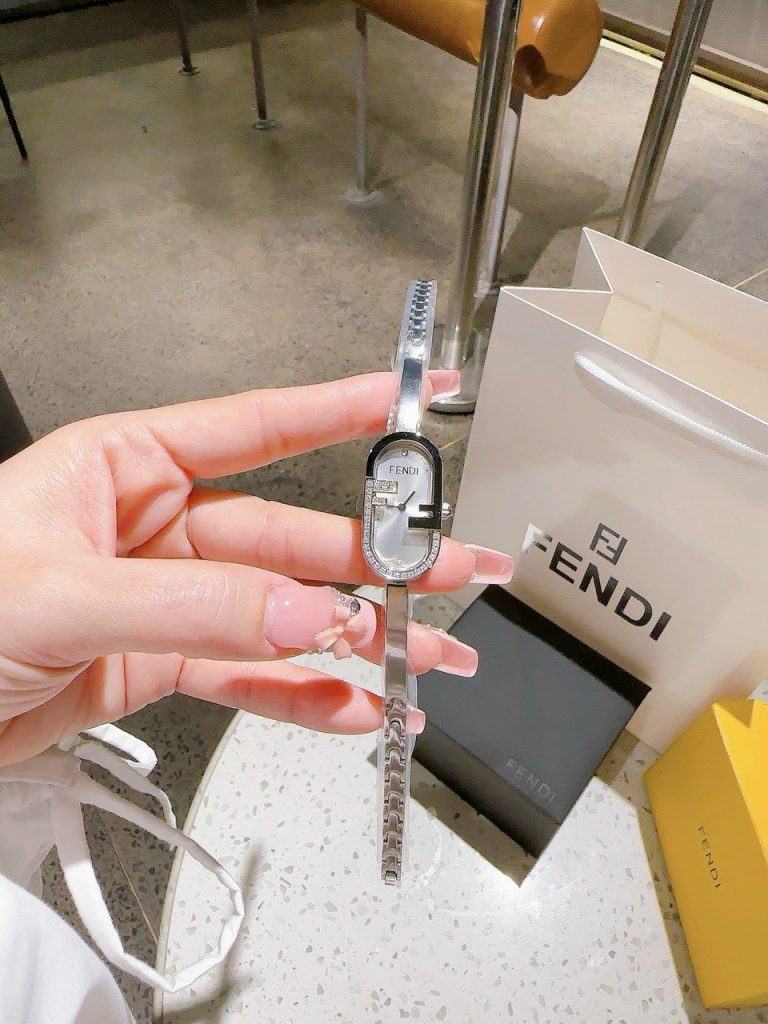 Đồng hồ Fendi Vertical nữ dây kim loại Like auth 15x30mm