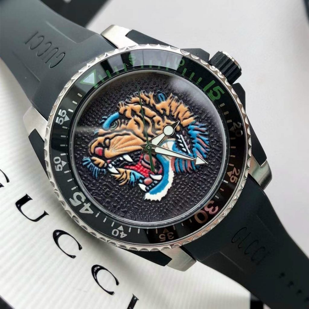 Đồng hồ Gucci Dive Tiger Ya136318 nam dây cao su 40mm